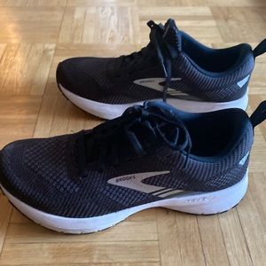 Brooks 5.0 Revel Sneaker